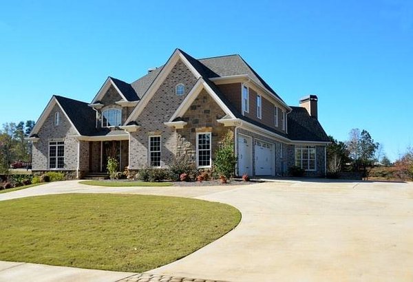 Comment se porte le marché immobilier à Divonne dans le Pays de Gex selon les agences immobilières ?